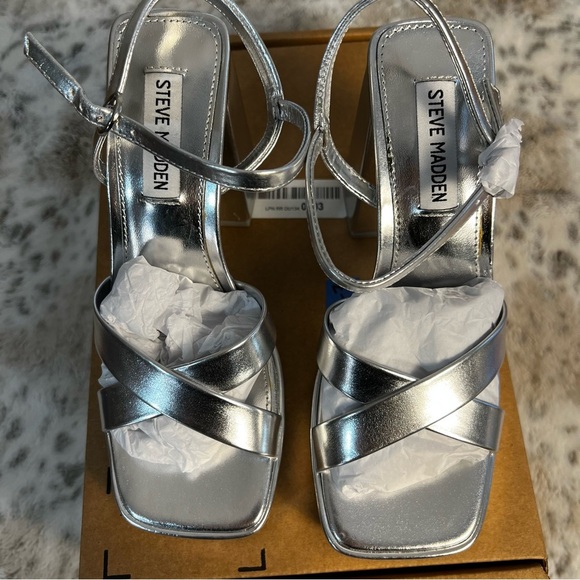 New Silver Steve Madden Platform Cross-Strap Sandals, Crazy Heels, sz 6 - Picture 7 of 14
